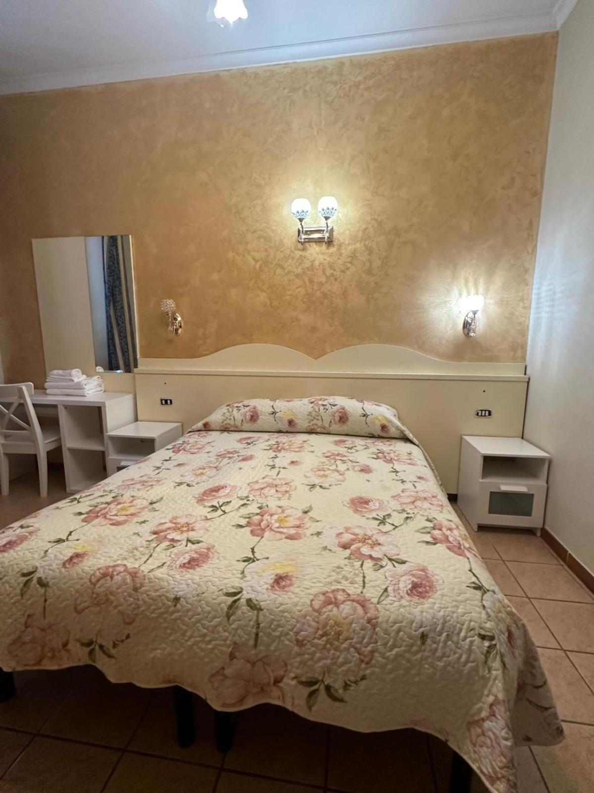 Near Termini Station 3*